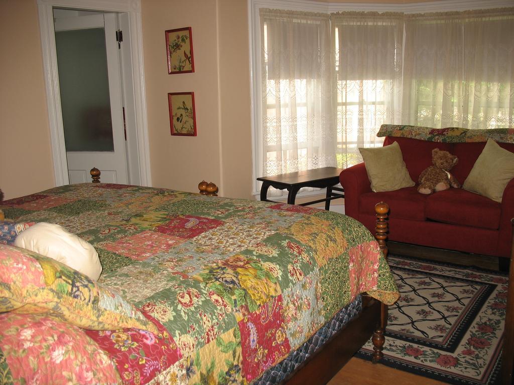 Hugging Bear Inn Bellows Falls Buitenkant foto