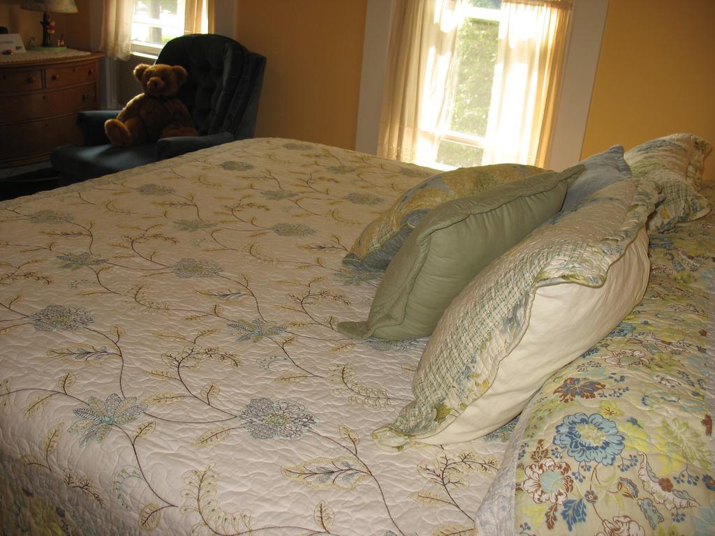 Hugging Bear Inn Bellows Falls Buitenkant foto